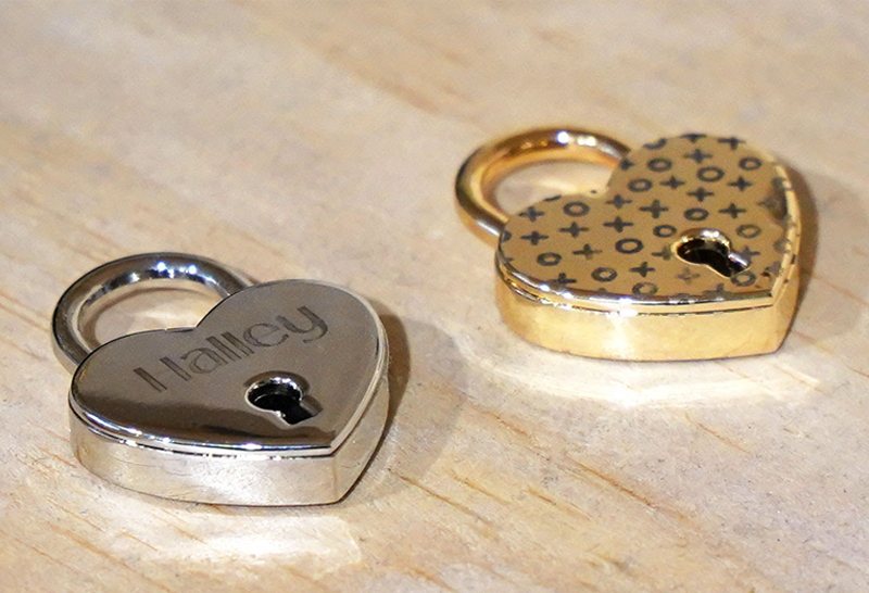 Silver and copper padlocks engraved with the 2 W infrared laser module